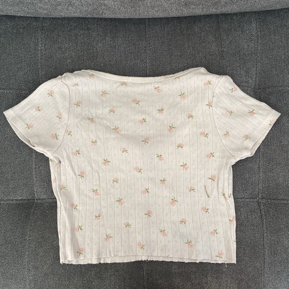Brandy Melville cropped button tee - Picture 2 of 3